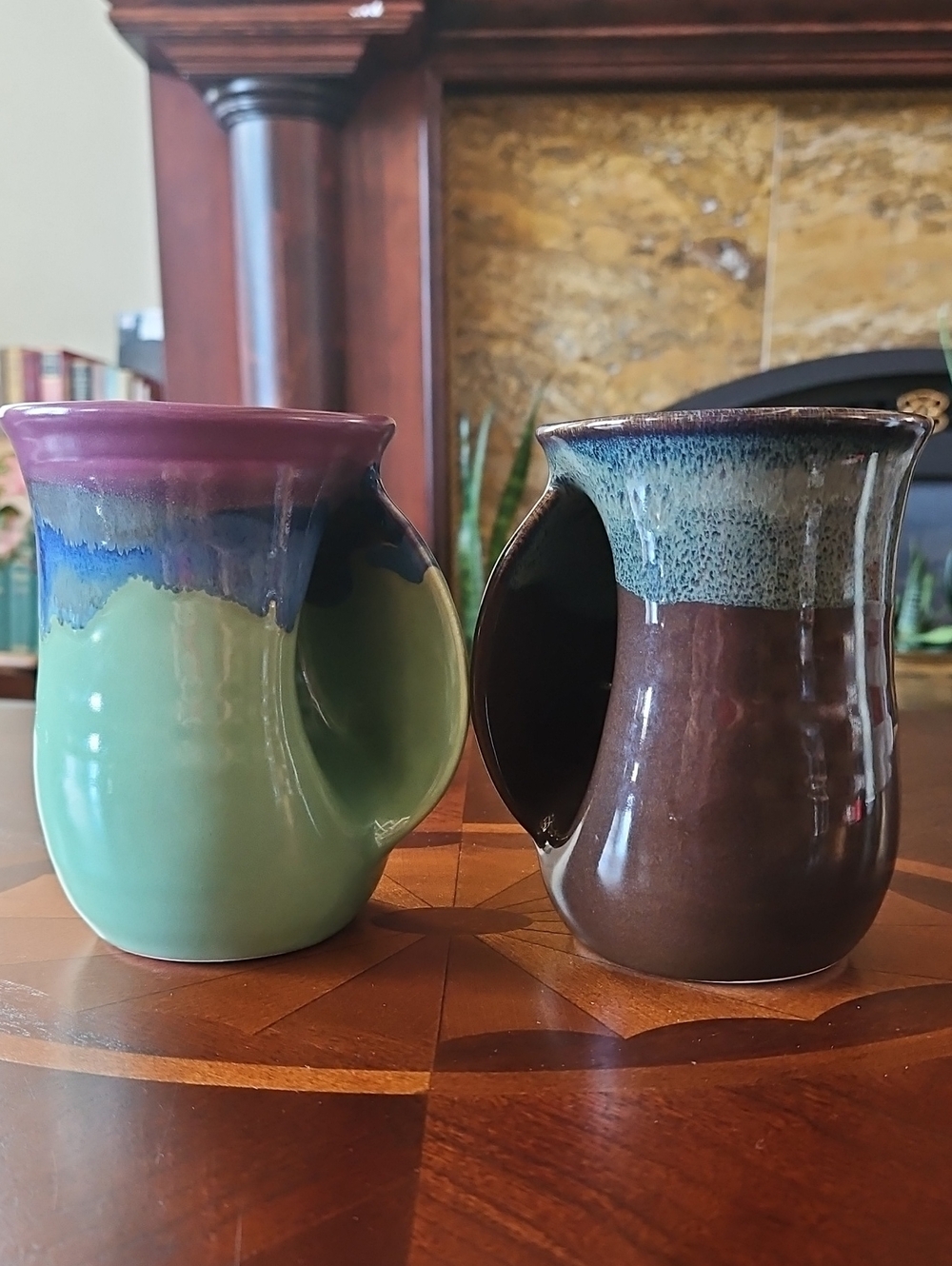 2 VTG Signed Neher Clay In Motion Handwarmer Snug Mugs Stoneware Right & Left